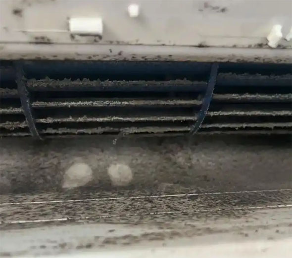 金城江空调吹的风有股烧焦味是怎么回事